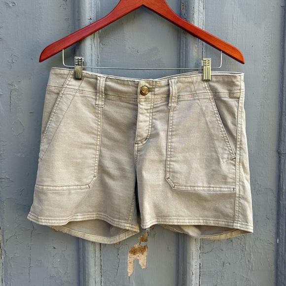 Free People Khaki Shorts, size 30 - Picture 1 of 7